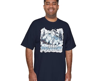 Camiseta Stay Squatchy Bigfoot / Camiseta Bigfoot para hombre alto / Camiseta de críptido de longitud extendida / Regalo Sasquatch para hombres altos