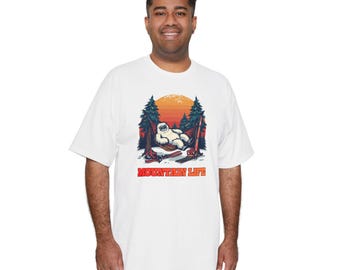 Camiseta Sasquatch Relaxing / Camiseta Bigfoot para hombre alto / Camiseta de críptido de largo extendido / Regalo Sasquatch para hombres altos