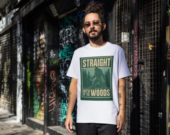 Camiseta Straight Outta the Woods / Camiseta Bigfoot para hombre alto / Camiseta de críptido de longitud extendida / Regalo Sasquatch para hombres altos