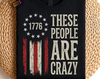 Dessa människor är galna 1776 PNG: Patriotisk vintageflaggdesign, självständighetsdagens firande png, USA:s frihetskonstverk (digital nedladdning)