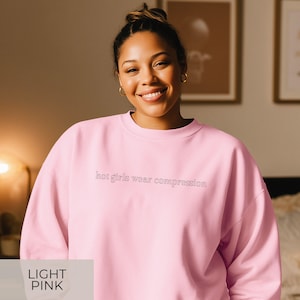 Hot Girls Wear Compression Sweatshirt | Lipödem Awareness Pullover | Selflove Statement Sweater | Mental Health Gift | Unisex Gildan 18000