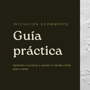 以下が含まれることがあります： 濃い緑色の背景に白い文字。「INICIACIÓN ECOMMERCE」が上部に表示されています。その下に「Guía práctica」という言葉が大きくエレガントなフォントで表示されています。「Aprende a construir y escalar tu tienda online paso a paso」というテキストが下部にあります。