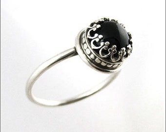 Antique Elegant Onyx Ring