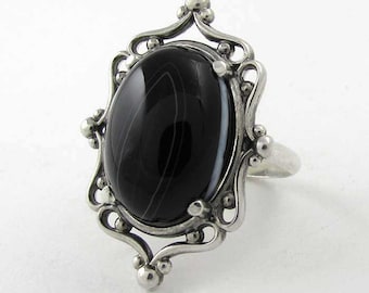 Anillo con camafeo de ágata negra