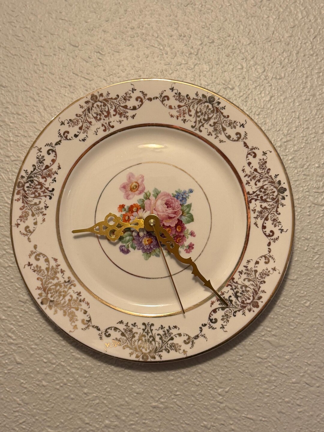Vintage Floral Plate Wall Clock – Romantic Cottagecore Decor, Gold ...