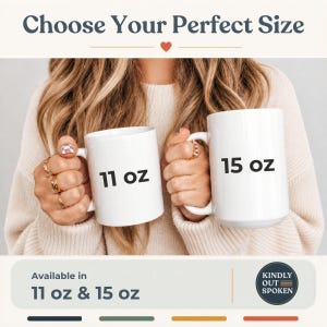 Op de afbeelding: Twee witte keramische mokken, &eacute;&eacute;n met het label "11 oz" en de andere met "15 oz", worden getoond. De tekst "Choose Your Perfect Size" staat bovenaan. De onderkant van de afbeelding zegt "Available in 11 oz & 15 oz".