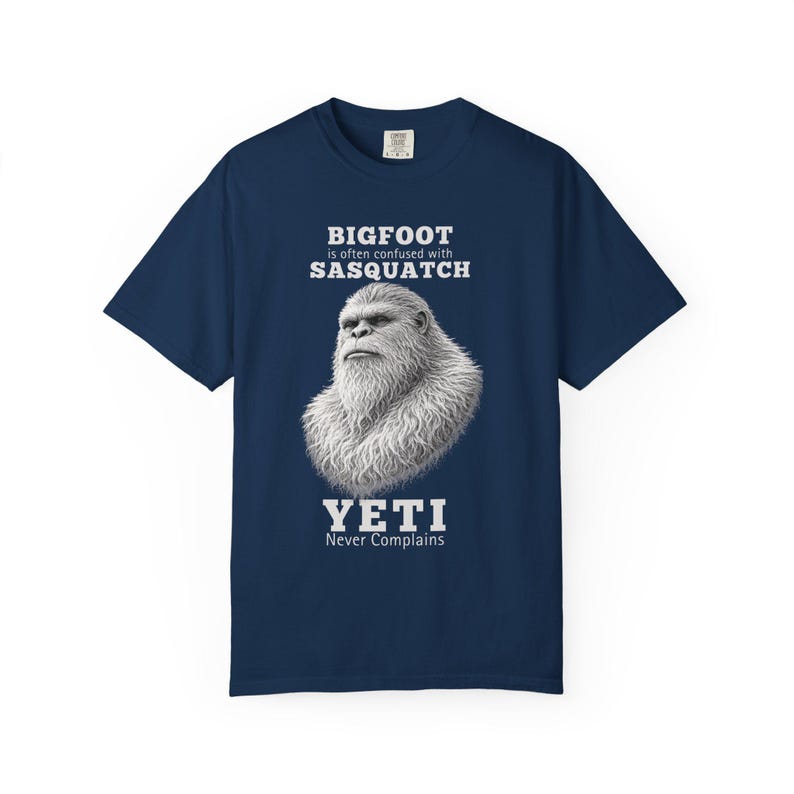 Camiseta Bigfoot Comfort Colors Cotton Tee Sasquatch Yeti Never Complains imagen 1
