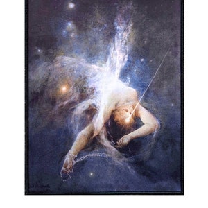 Può includere: Un dipinto di una donna con capelli bianchi fluenti e un vestito bianco, sdraiata in un campo di stelle. La donna è circondata da una nebulosa blu e viola, e una stella brillante brilla sopra la sua testa.