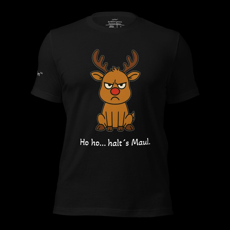 K&ouml;nnte beinhalten: Schwarzes T-Shirt mit einem Cartoon-Rentier mit w&uuml;tendem Gesicht und roter Nase. Das Rentier hat braunes Geweih und sitzt. Der Text "Ho ho... halt's Maul" ist darunter gedruckt. Ein humorvolles Weihnachtsdesign.