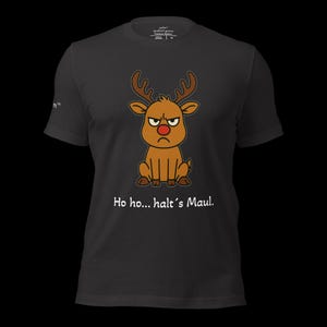 K&ouml;nnte beinhalten: Dunkelgraues T-Shirt mit einem Cartoon-Rentier mit w&uuml;tendem Gesicht und roter Nase. Das Rentier hat braunes Geweih und sitzt. Unter dem Rentier steht der Text "Ho ho... halt's Maul".