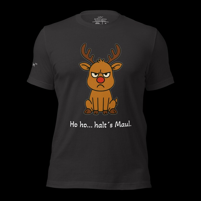 K&ouml;nnte beinhalten: Dunkelgraues T-Shirt mit einem Cartoon-Rentier mit w&uuml;tendem Gesicht und roter Nase. Das Rentier hat braunes Geweih und sitzt. Unter dem Rentier steht der Text "Ho ho... halt's Maul".