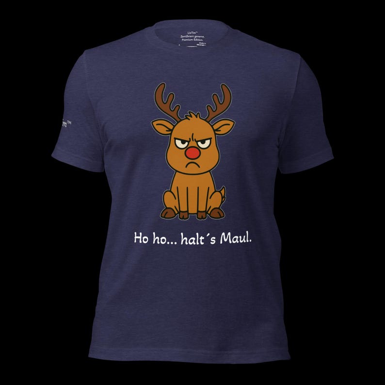 K&ouml;nnte beinhalten: Marineblaues T-Shirt mit einem Cartoon-Rentier mit w&uuml;tendem Gesicht und roter Nase. Das Rentier hat braunes Geweih und sitzt. Der Text "Ho ho... halt's Maul" ist unter dem Rentier aufgedruckt.