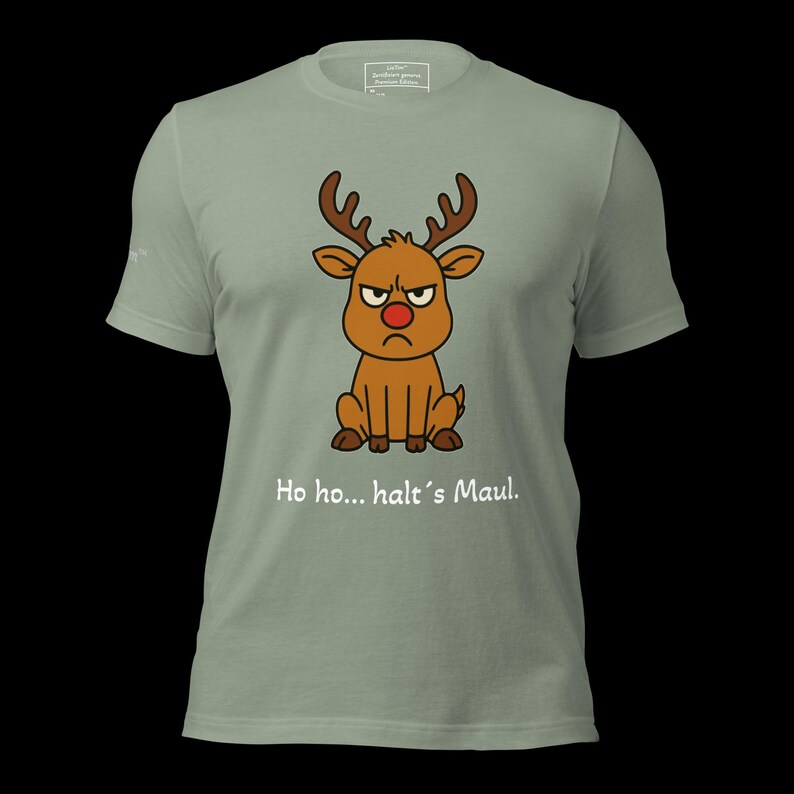 K&ouml;nnte beinhalten: Hellgr&uuml;nes T-Shirt mit einem Cartoon-Rentier-Design. Das Rentier hat einen w&uuml;tenden Gesichtsausdruck, braunes Geweih und eine rote Nase. Der Text "Ho ho... halt's Maul." ist unter dem Rentier aufgedruckt.