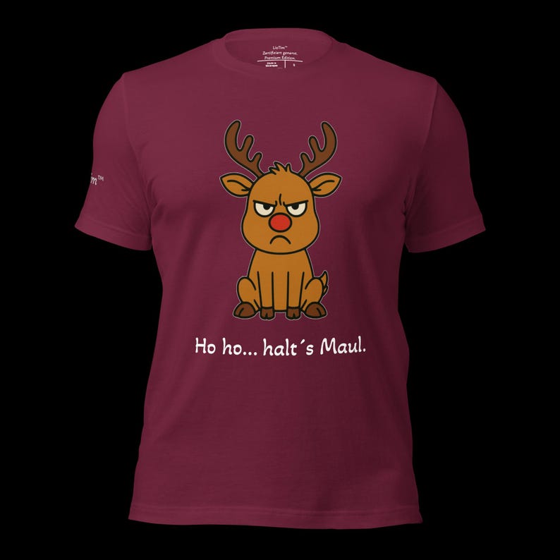 K&ouml;nnte beinhalten: Burgunderfarbenes T-Shirt mit einem Cartoon-Rentier mit w&uuml;tendem Gesicht und roter Nase. Darunter steht der Text "Ho ho... halt's Maul". Das T-Shirt hat kurze &Auml;rmel und einen Rundhalsausschnitt.