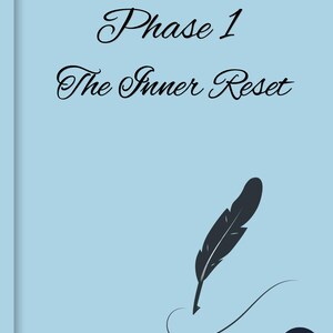Puede incluir: Fondo azul claro con el texto "Phase 1 The Inner Reset" en escritura elegante. Se presenta un gráfico de pluma oscura, con las palabras "DOUBLE VICTORY" y un logotipo "DV" en la parte inferior.