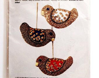 Erica Wilson CM Columbia Minerva Crewel Embroidery Christmas Ornament Kit Sparkling Birds 7137 RARE