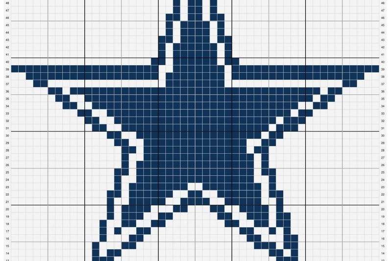 Op de afbeelding: Een gepixeld, marineblauw sterontwerp op een witte rasterachtergrond. De ster heeft vijf punten, die duidelijk worden gedefinieerd door het gepixelde patroon. Het ontwerp is geschikt voor kruissteek of andere handwerkprojecten.