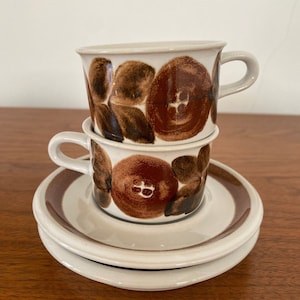 Set of 2 ARABIA FINLAND Anemone Demitasse/Espresso Cups with Saucers
