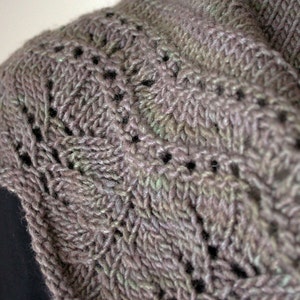 KNITTING PATTERN, The Farniente II Shawl, a crescent-shaped image 6