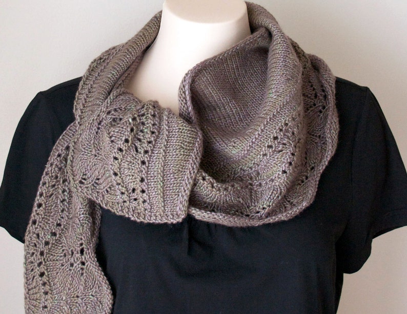 KNITTING PATTERN, The Farniente II Shawl, a crescent-shaped image 3