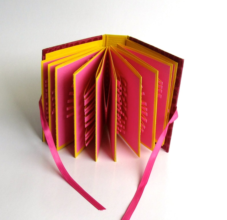 POP UP ACCORDION Book W/hard Cover Original Hand Cut 9 Origamic