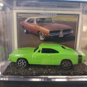 Klassisches amerikanisches Muskelauto, 1969 Dodge Ladegerät R/T. Schreibtisch-Schattenkasten
