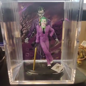 DC&#39;s The Joker desktop knickknack display