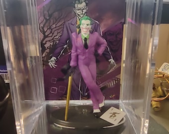DC&#39;s The Joker desktop knickknack display