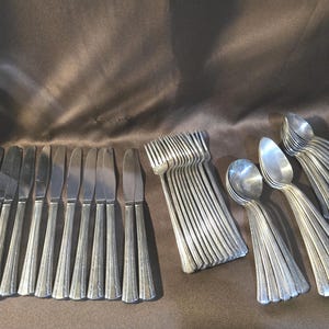 Juego de cubiertos Rogers DeLuxePlate Gracious Pattern Vintage Silver Plate de 45 piezas