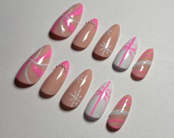 Ongles roses pour les fêtes