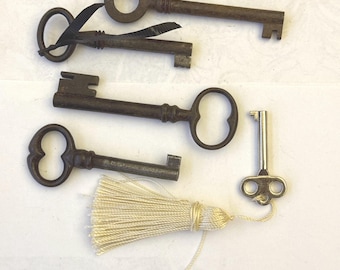 Lot of 6 antique keys you will receive all keys in the photos