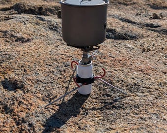 StoveBug Stake v2 - Ultralight Air Horn Canister Stove Support in Carbon Fiber for Backpacking