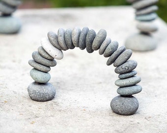 Tranquility Cairn: Mini Stone Arch