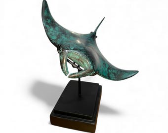 Escultura de manta raya de bronce patinado / Elegante estatua de fauna marina / Decoración costera para el hogar y regalo para amantes del mar, regalo de cumpleaños, regalo de Año Nuevo