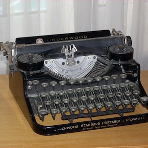 Underwood portable typewriter - Etsy 日本