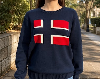 Suéter feminino com estampa da bandeira nórdica, modelo oversized com gola redonda.