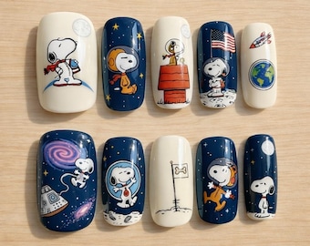 Presse spatiale Snoopy faite main sur les ongles Faux ongles de luxe astronaute 3D