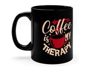 Taza negra divertida con cita para la oficina: "El café es mi terapia". Regalo para amantes del café.