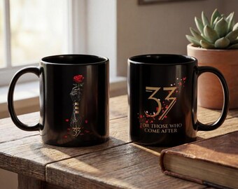 Taza Clair Obscur Expedition 33 Para aquellos que vienen después del brazo de Gustave Pétalos de rosa Regalo para gamers Taza de café Descarga digital