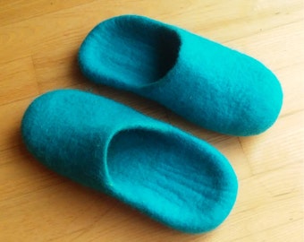 Handmade wool felted slippers - house shoe - turquoise - rubber soles