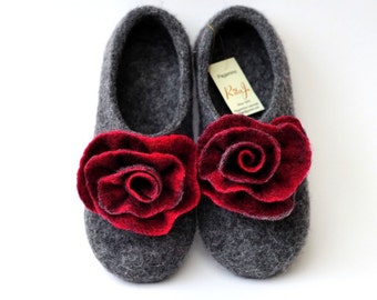 Felted slippers "Red&grey roses"