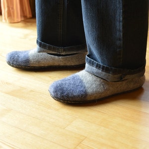 Handgemachte Hausschuhe aus Wolle mit Gummisohlen - Herren Hausschuhe - Bio Wolle - graublaue Hausschuhe - Herrenschuhe
