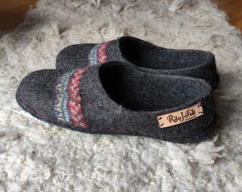 Handmade wool felted house shoes with Coutchouc soles - mens slippers - organic wool