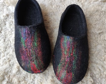 Handmade wool felted house shoes with Coutchouc soles - organic wool - black pastel slippers