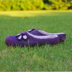 Felted slippers Shamrock - purple - women -handmade - felted house shoes