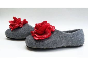 Handmade wool felted slippers with rubber soles- house shoes-roses-red-red flowers roses