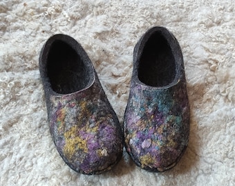 Handmade wool felted slippers - house shoe -  recycled sari silk yarn - silk - Coutchouc soles