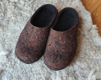 Handmade wool felted house shoes with Coutchouc soles - mens slippers - organic wool - dark brown orange slippers - mens shoes