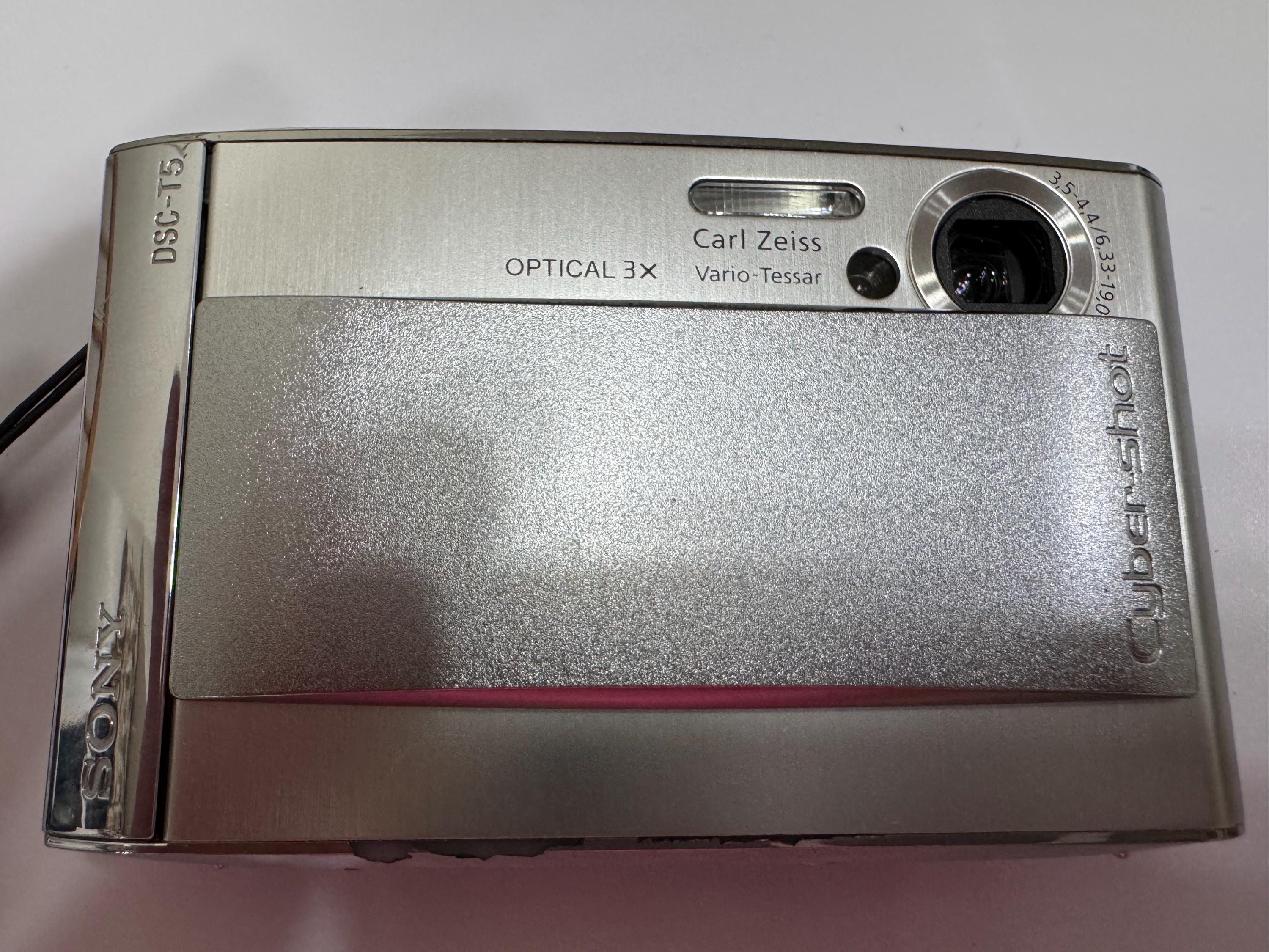 Fashionable Ultra-slim Sony Cyber-shot DSC-T5 Silver Digicam