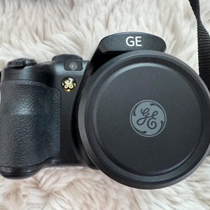 Ensemble appareil photo numérique bridge GE X600, 14,4 MP, zoom optique 25x, Full HD. Technologie esthétique rétro de l'an 2000 Testé et fonctionnel.